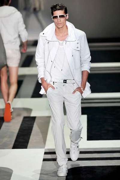 Look 17